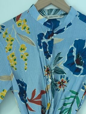 Zara Blue and White Striped Floral Shirt Small
